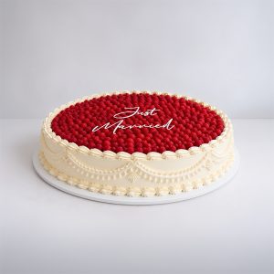 Amore vintage esküvői torta friss málnával